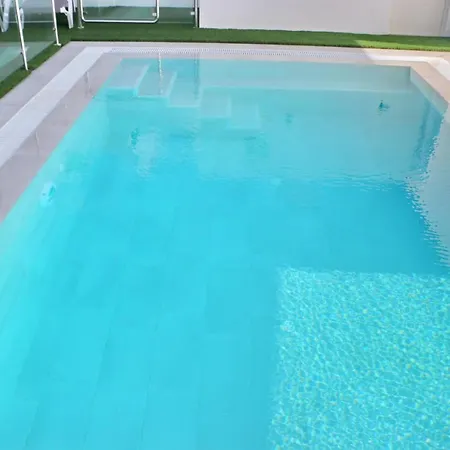 Casa Con Piscina De Agua Salada I *
